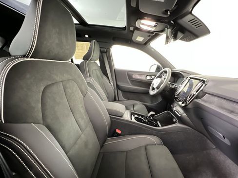 Used 2023 Volvo XC40 Recharge Plus image 27