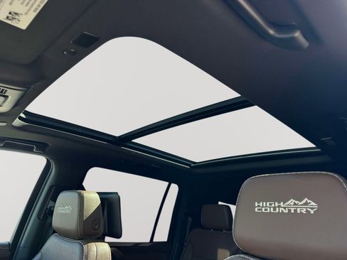 Certified 2023 Chevrolet Suburban High Country w/ Advanced Technology Package image 8