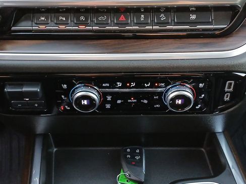 Used 2022 GMC Sierra 1500 SLT w/ SLT Premium Plus Package image 36