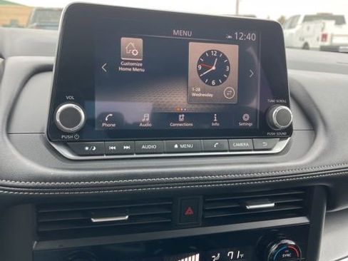 Used 2024 Nissan Rogue SV image 36