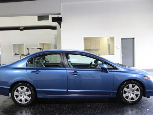 Used 2010 Honda Civic LX image 2