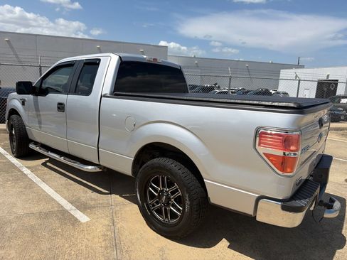 Used 2011 Ford F150 XLT w/ XLT Convenience Pkg RWD image 2