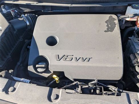 Used 2023 Chevrolet Traverse LT image 38