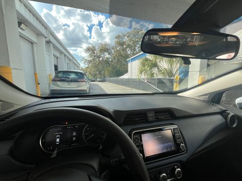 Used 2025 Nissan Versa SV image 33