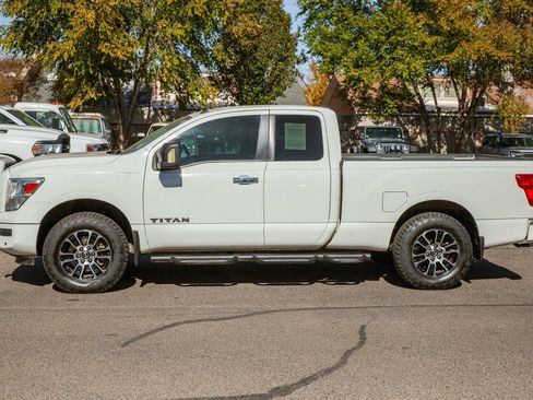 Used 2021 Nissan Titan SV w/ SV Convenience Package image 8