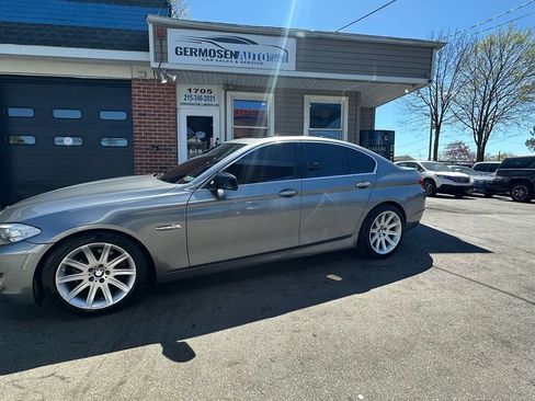 Used 2011 BMW 528i Sedan RWD image 2