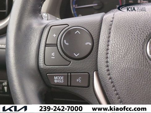 Used 2018 Toyota RAV4 Limited image 28