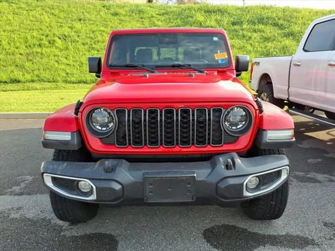 Used 2024 Jeep Gladiator Sport AWD/4WD image 11