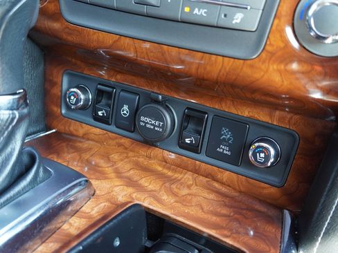 Used 2016 INFINITI QX80 4WD w/ Deluxe Technology Package image 41