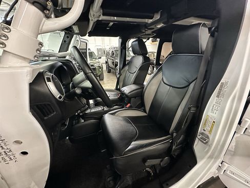 Used 2014 Jeep Wrangler Unlimited Rubicon w/ Max Tow Package AWD/4WD image 32
