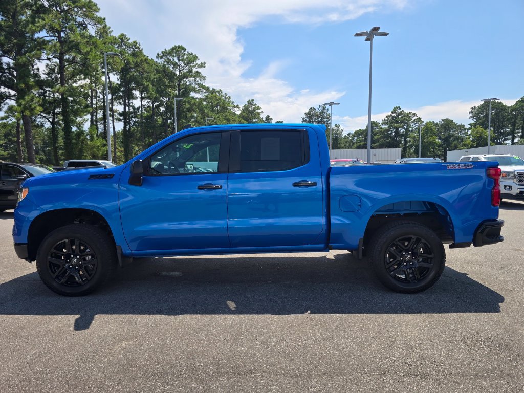 Used 2025 Chevrolet Silverado 1500 LT Trail Boss w/ Convenience Package II AWD/4WD image 2