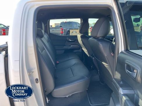 Used 2018 Toyota Tacoma TRD Sport w/ Technology Package image 26