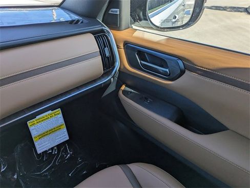 New 2026 Nissan Armada SL w/ Captain's Chari Seat Package image 20