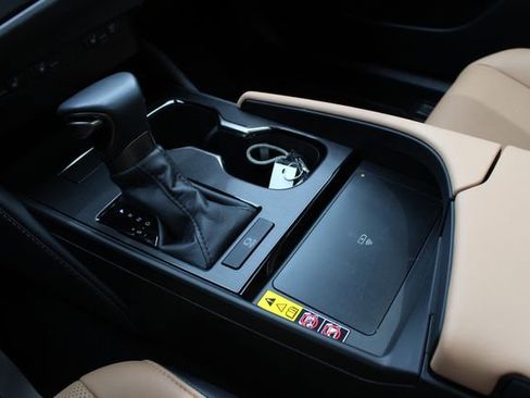 Used 2024 Lexus ES 350 w/ Premium Package FWD image 19