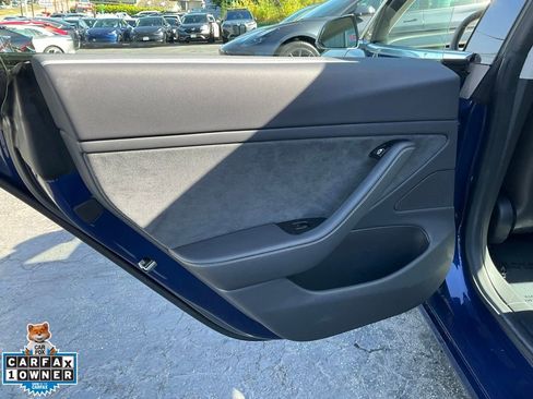 Used 2018 Tesla Model 3 Long Range RWD image 31
