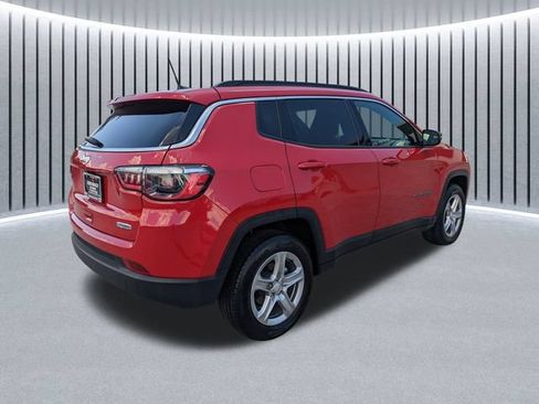 Used 2024 Jeep Compass Latitude AWD/4WD image 4