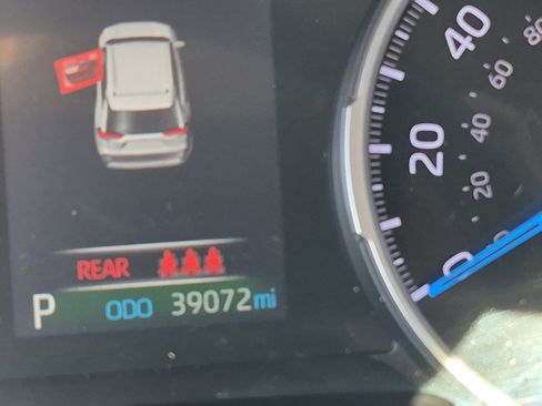 Used 2019 Toyota RAV4 XLE AWD/4WD image 28