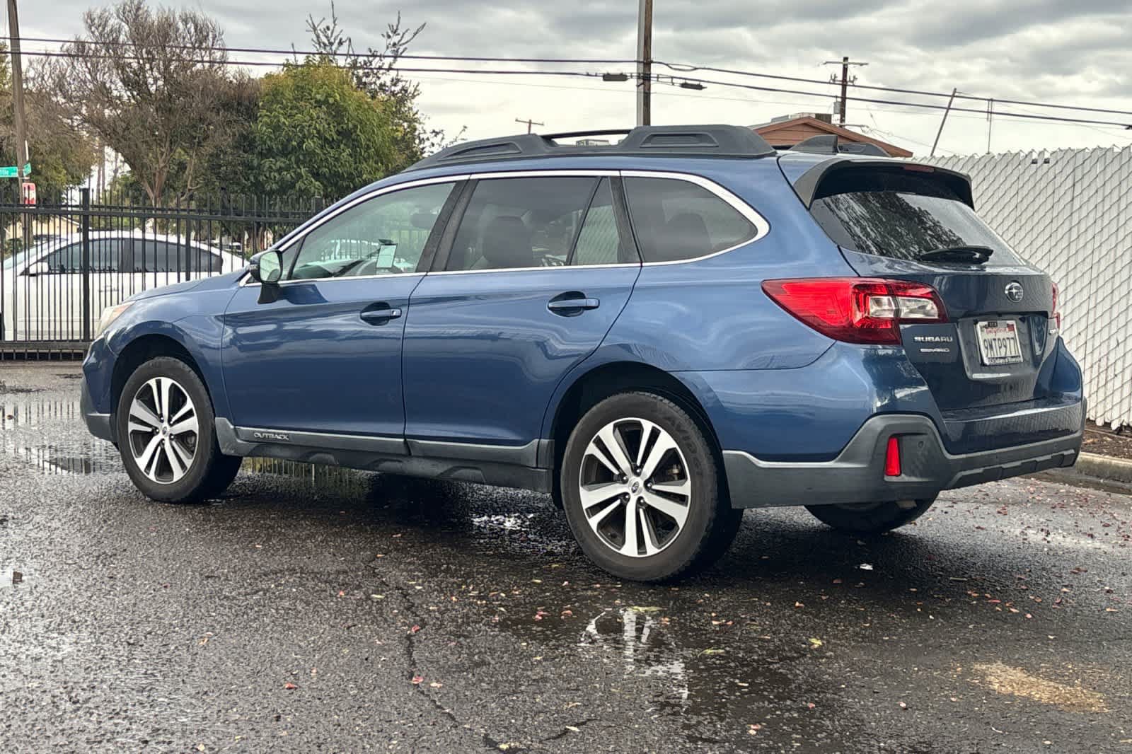 Used 2019 Subaru Outback 2.5i Limited AWD/4WD image 6