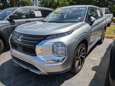 Used 2023 Mitsubishi Outlander SE AWD/4WD image 3