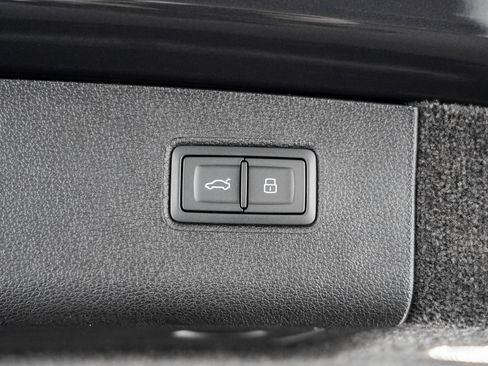 New 2026 Bentley Bentayga AWD/4WD image 42