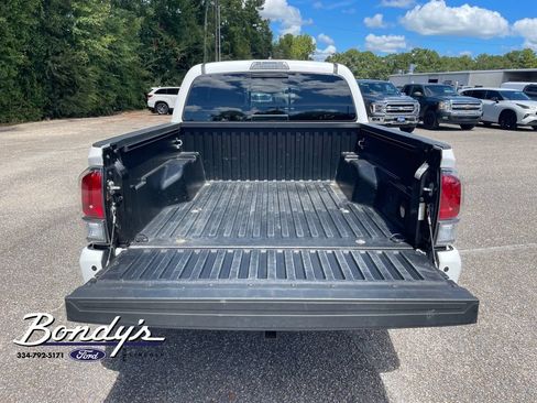 Used 2023 Toyota Tacoma TRD Sport w/ Technology Package AWD/4WD image 14