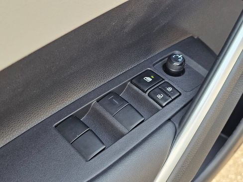 Used 2024 Toyota Corolla Cross L FWD image 31