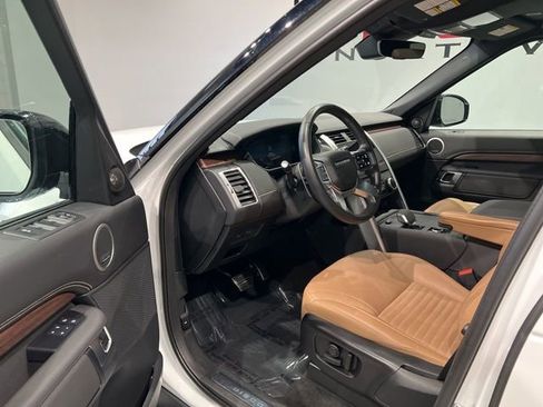 Used 2024 Land Rover Discovery Dynamic SE AWD/4WD image 13