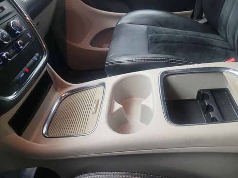 Used 2017 Dodge Grand Caravan SXT image 26