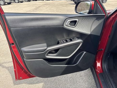 Used 2023 Kia Soul LX w/ LX Technology Package image 9