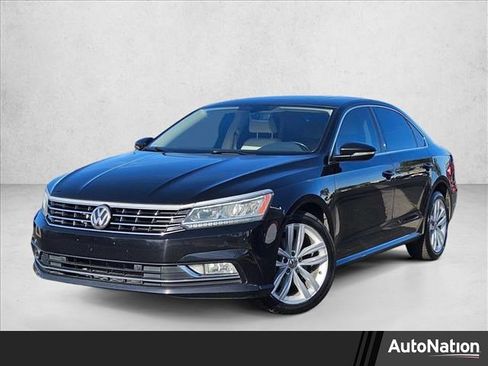 Used 2018 Volkswagen Passat 2.0T SE image 1