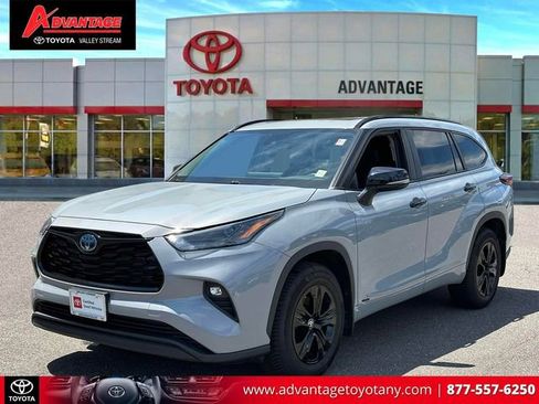 Certified 2024 Toyota Highlander XLE AWD/4WD image 4
