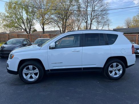 Used 2017 Jeep Compass Latitude AWD/4WD image 2