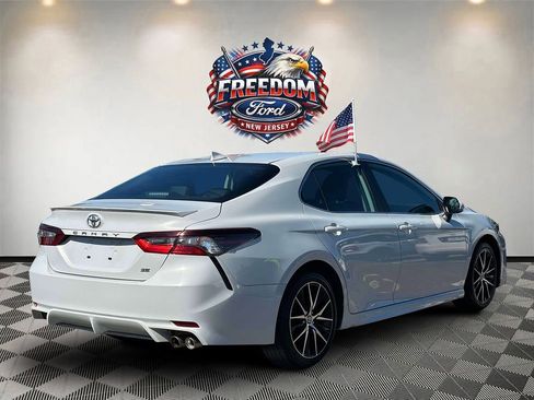 Used 2024 Toyota Camry SE FWD image 4