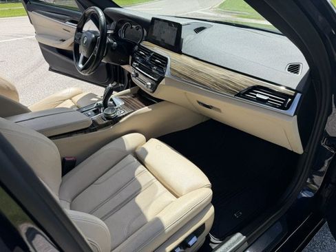 Used 2018 BMW 530i w/ Premium Package RWD image 18