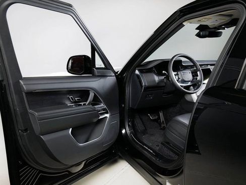 New 2025 Land Rover Range Rover SE image 18