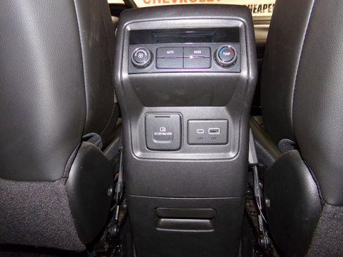 Used 2023 GMC Acadia SLT image 12