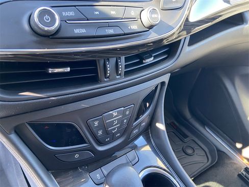 Used 2019 Buick Envision Essence image 19