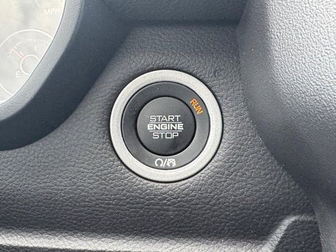 Used 2025 RAM 1500 Laramie image 19