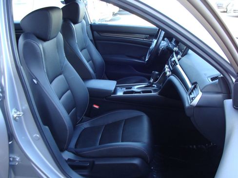 Used 2018 Honda Accord Sport image 10