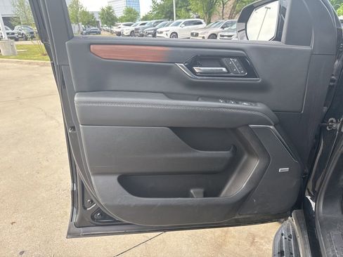 Used 2025 GMC Yukon XL Denali image 22