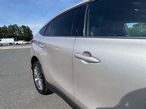 Used 2023 Toyota Venza XLE AWD/4WD image 23