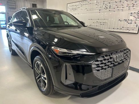 Used 2025 Audi Q5 Premium w/ Convenience Package image 23