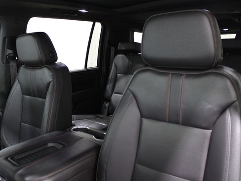 Used 2022 Chevrolet Suburban RST w/ Luxury Package image 5