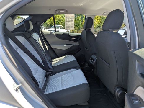 Used 2018 Chevrolet Equinox LS AWD/4WD image 29