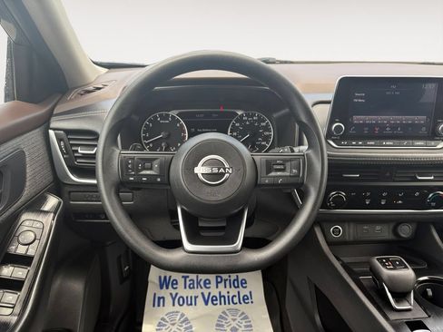 Used 2023 Nissan Rogue S AWD/4WD image 12