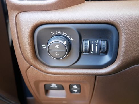 Used 2021 RAM 1500 Laramie image 26