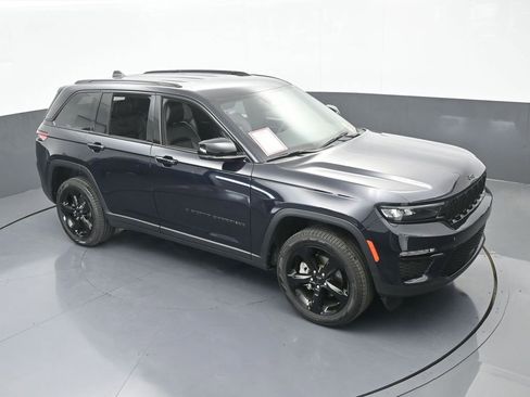 Used 2024 Jeep Grand Cherokee Limited w/ Black Appearance Package image 56