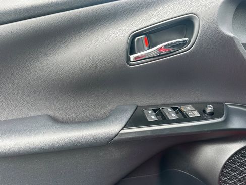 Used 2017 Toyota Prius Three FWD image 12