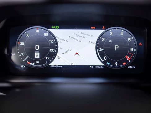 Used 2024 Land Rover Defender 130 X-Dynamic SE AWD/4WD image 28