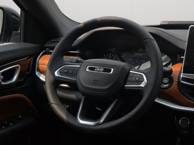 Used 2025 Jeep Compass Limited AWD/4WD image 18